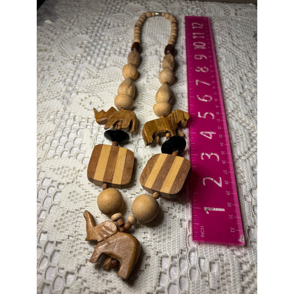 Hand Carved Wood Safari Animal Bead Necklace Elephant Rhino Lion Brown vintage - Picture 4 of 10